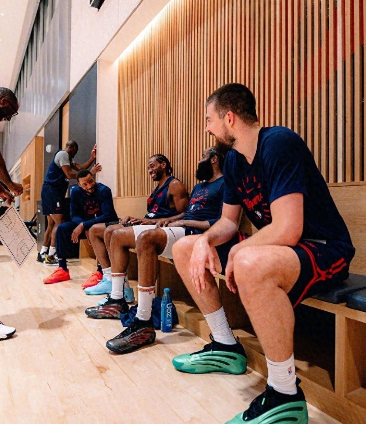 开云APP-包含快船防守端疲软，教练组开始调整战术的词条