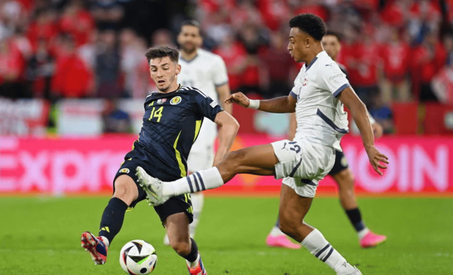 法国横扫乌拉圭，成功晋级欧洲杯四强的简单介绍