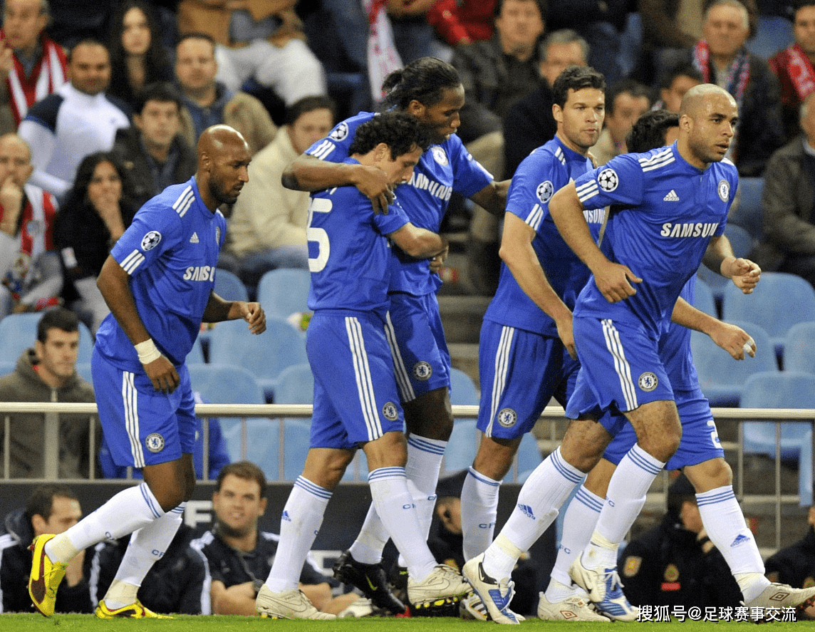 包含曼城主场惜败阿贾克斯，遭遇劲敌压力的词条