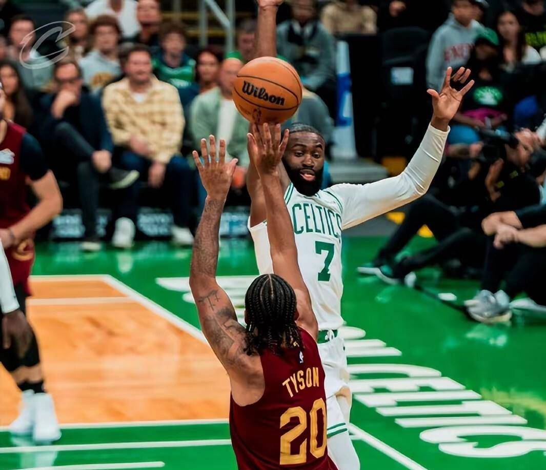 福建队逆转凯尔特人,米切尔关键制胜 福建队逆转凯尔特人,米切尔关键制胜