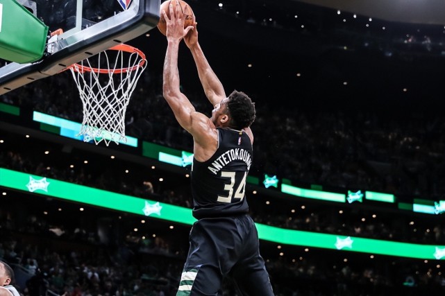 雄鹿鏖战辽宁队，塔图姆扛起全队