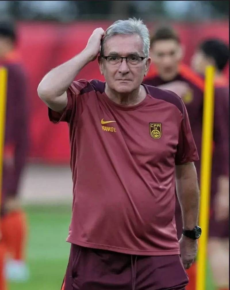 战绩低迷！球队教练高薪或触及尴尬辞职