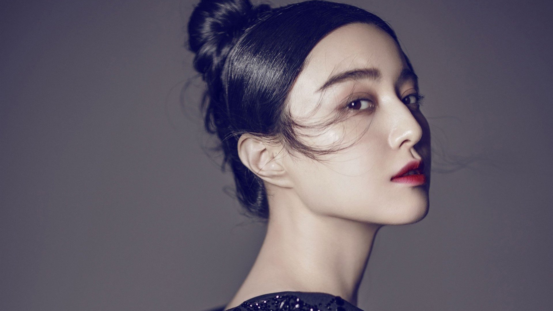 铁血防线与致命转换,喀麦隆如何以弗拉霍维奇式核心思维,撕裂勒沃库森的战阵